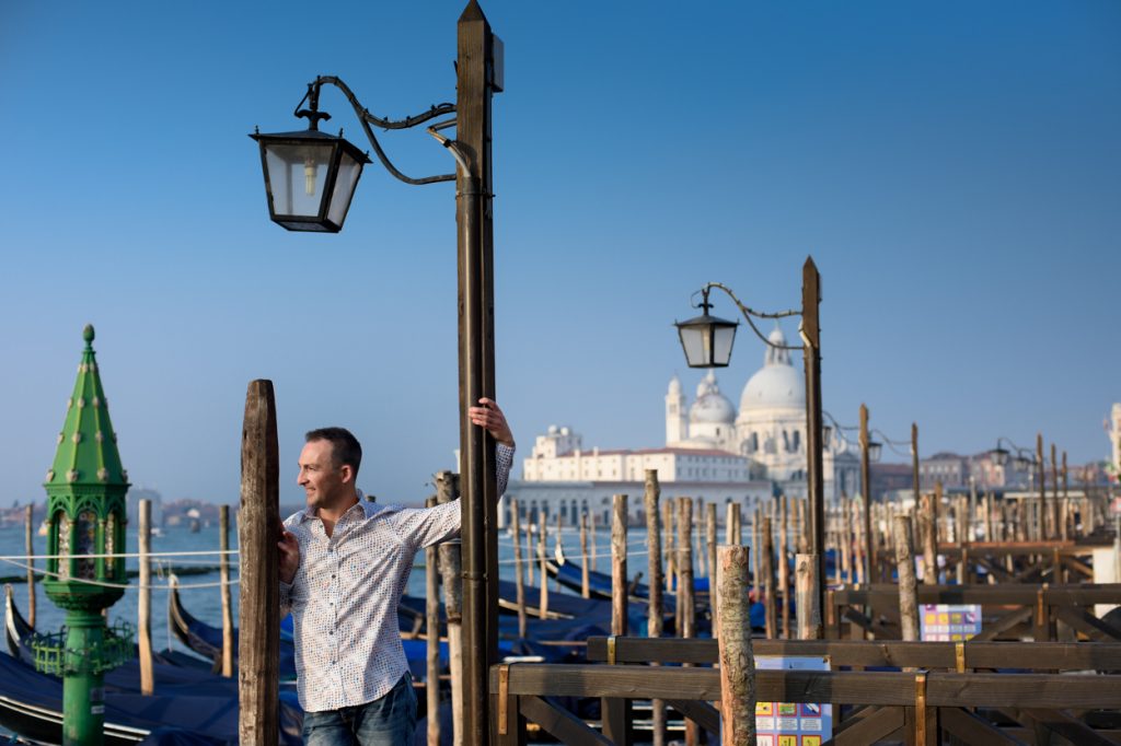 Solo traveler photo shoot in Venice